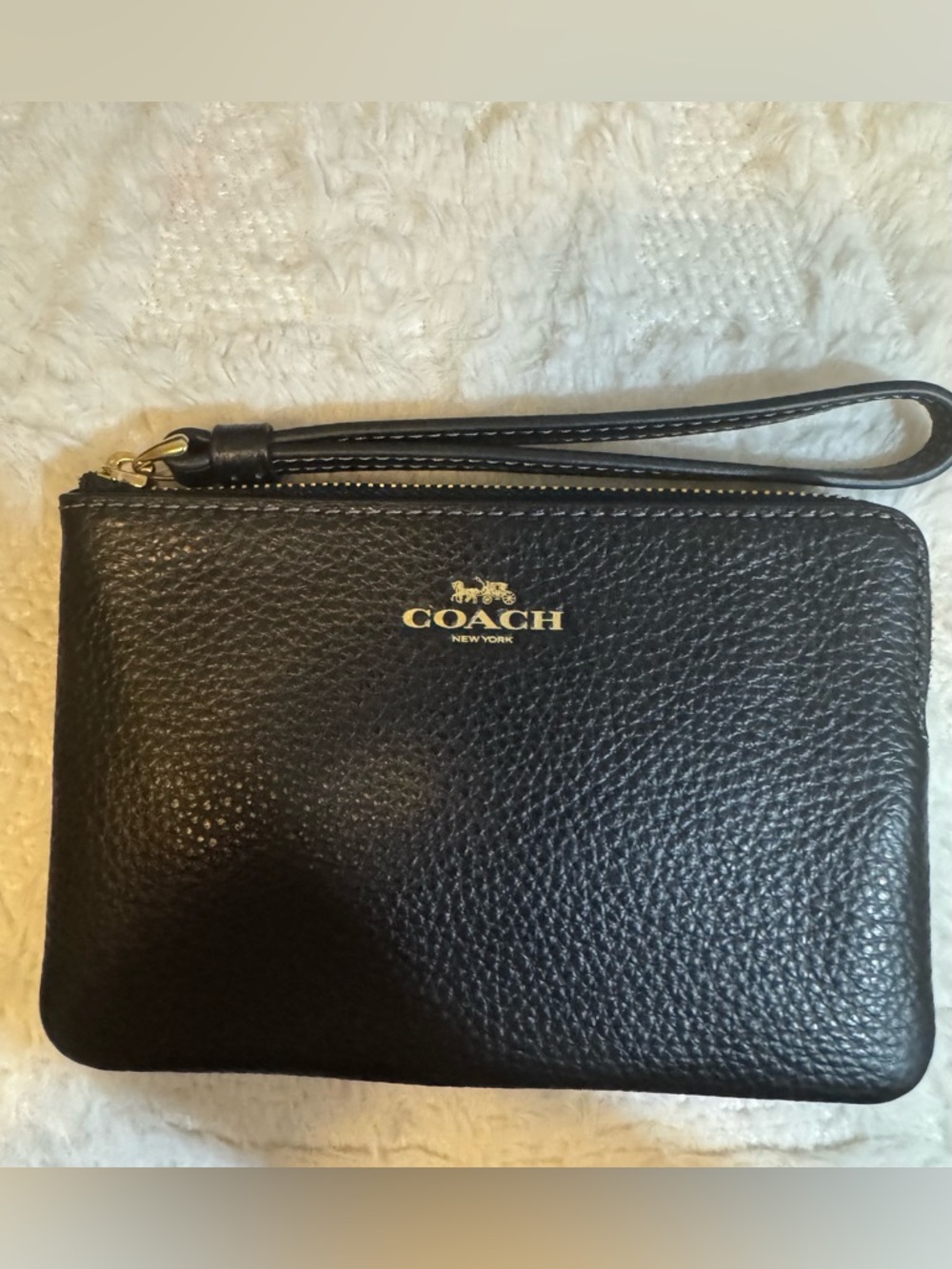 ❤️NWT COACH BLACK LEATHER CORNER ZIP WRISTLET (PRICED TO SELL) 🎉🎉